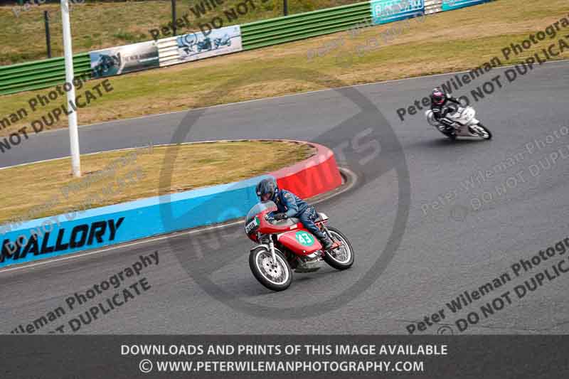 Vintage motorcycle club;eventdigitalimages;mallory park;mallory park trackday photographs;no limits trackdays;peter wileman photography;trackday digital images;trackday photos;vmcc festival 1000 bikes photographs